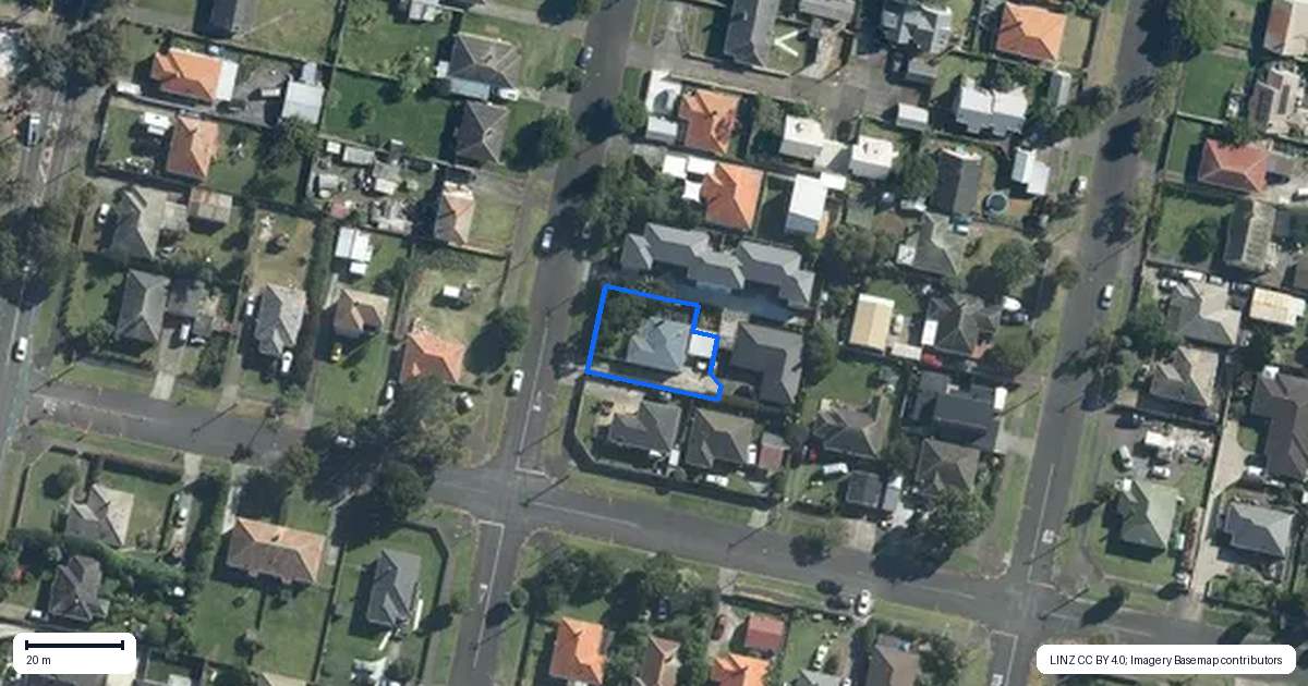 Property context map for 26 Kawiti Avenue, Point England, Auckland