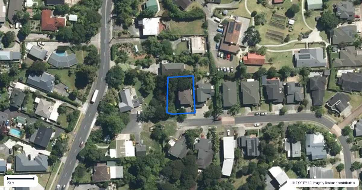 Property context map for 35 Frenz Drive, Titirangi, Auckland