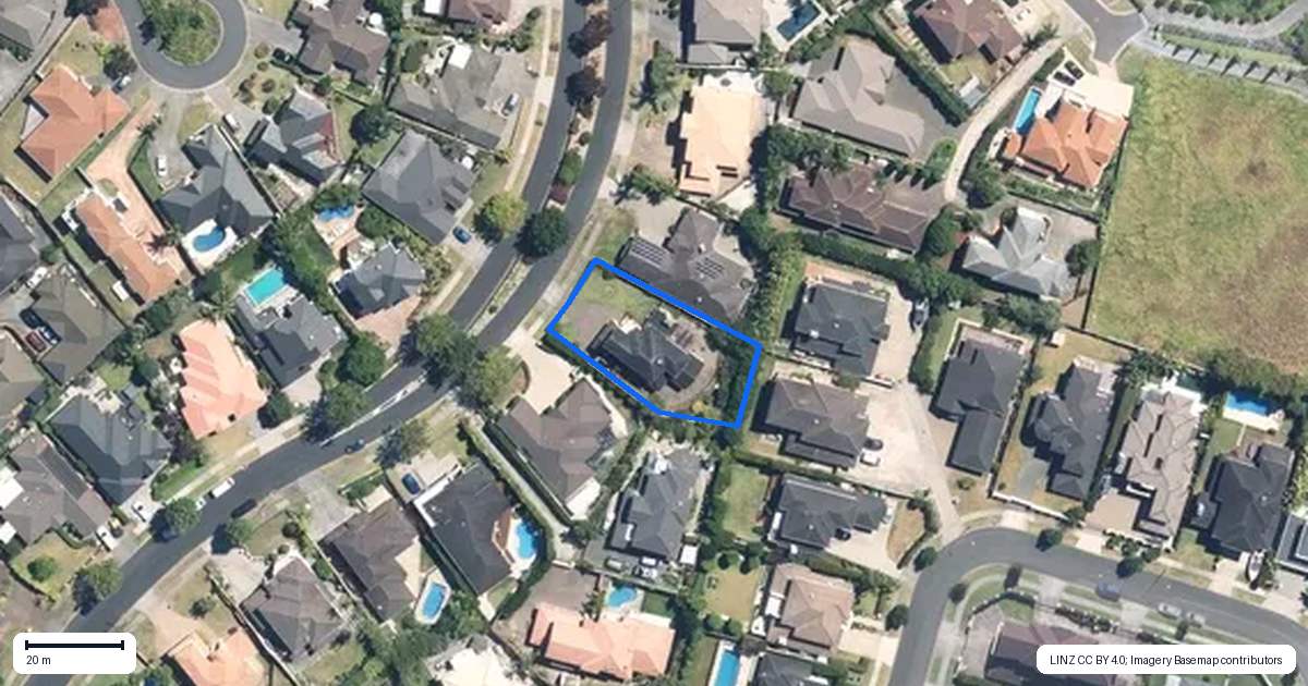 Property context map for 132 John Brooke Crescent, East Tamaki Heights, Auckland