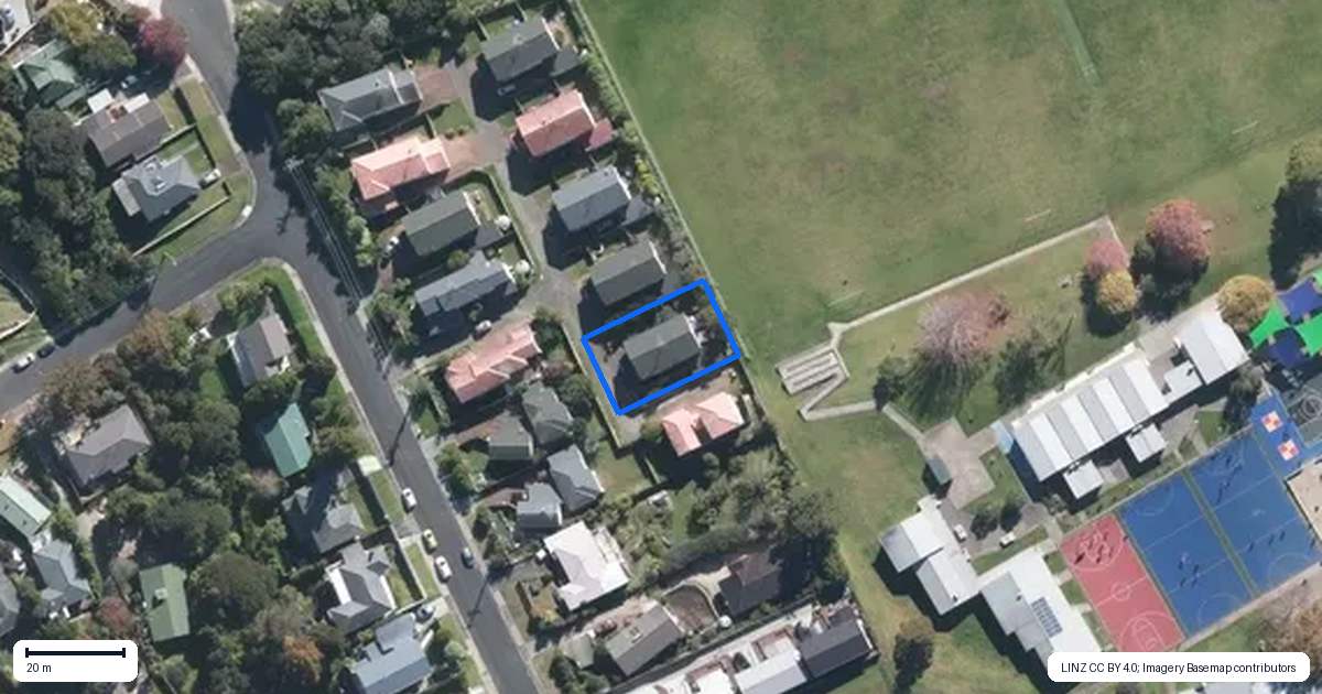 Property context map for 43 Tiri Tiri Road, Birkdale, Auckland