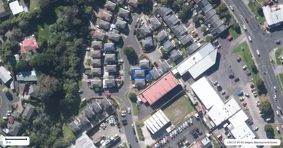 Property context map for 13 Rakich Place, Henderson, Auckland