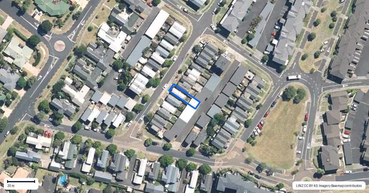 Property context map for 11 Kirikiri Lane, East Tamaki, Auckland