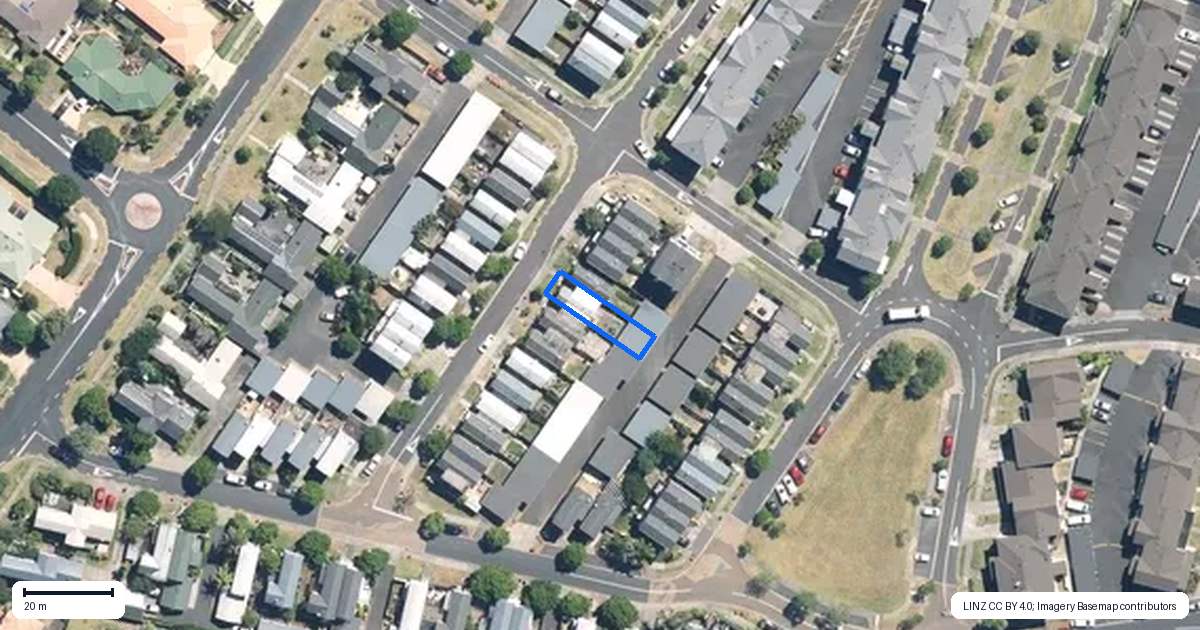 Property context map for 17 Kirikiri Lane, East Tamaki, Auckland