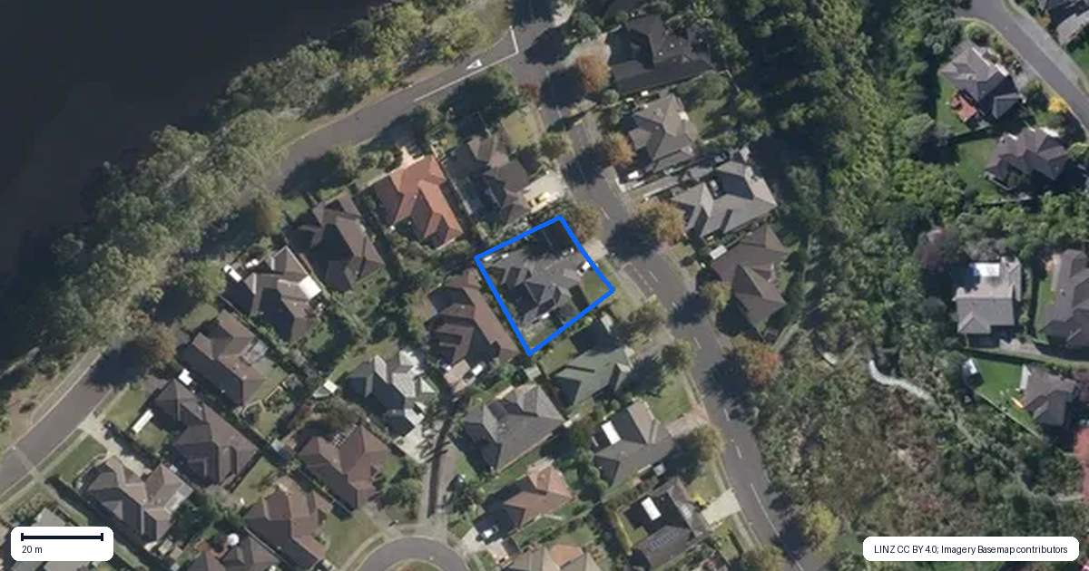Property context map for 40 Lake Panorama Drive, Henderson, Auckland
