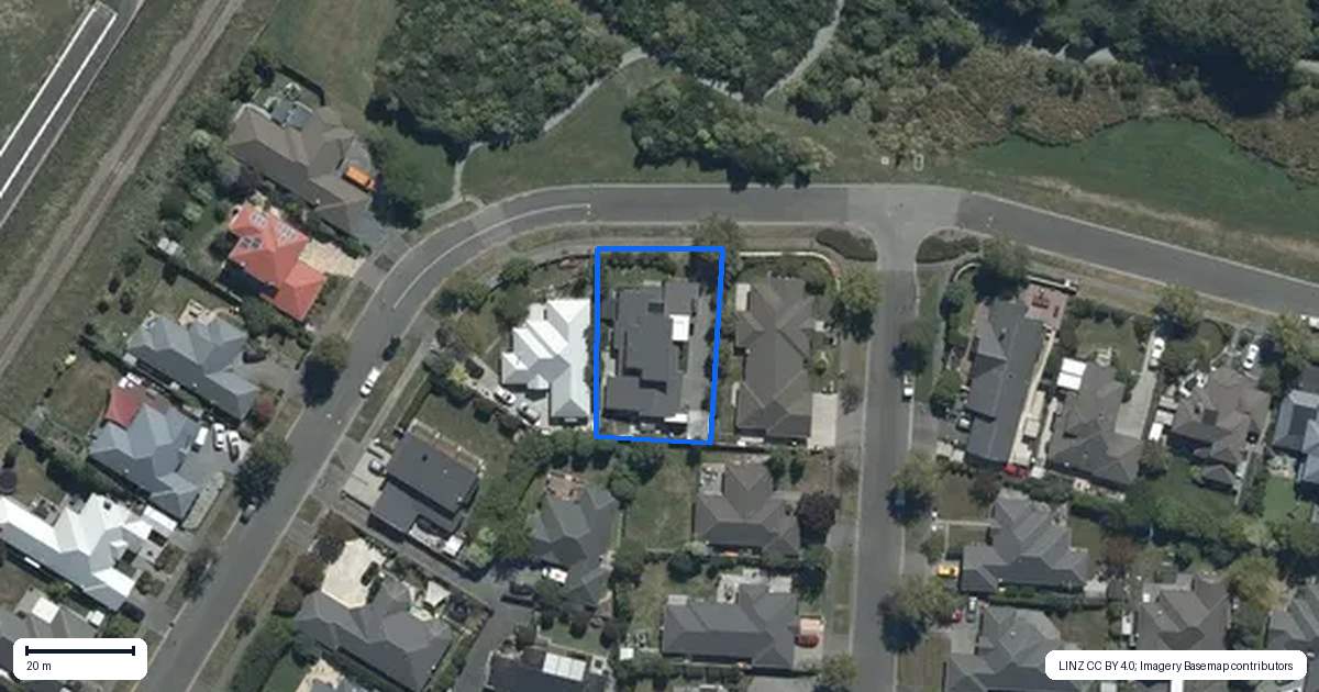 Property context map for 28 Willowview Drive, Redwood, Christchurch