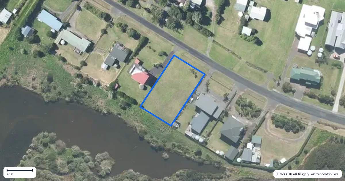 Property context map for 305 Big Bay Road, Manukau Heads, Awhitu