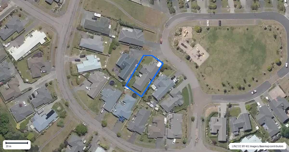 Property context map for 8 The Circle, Nukuhau, Taupo