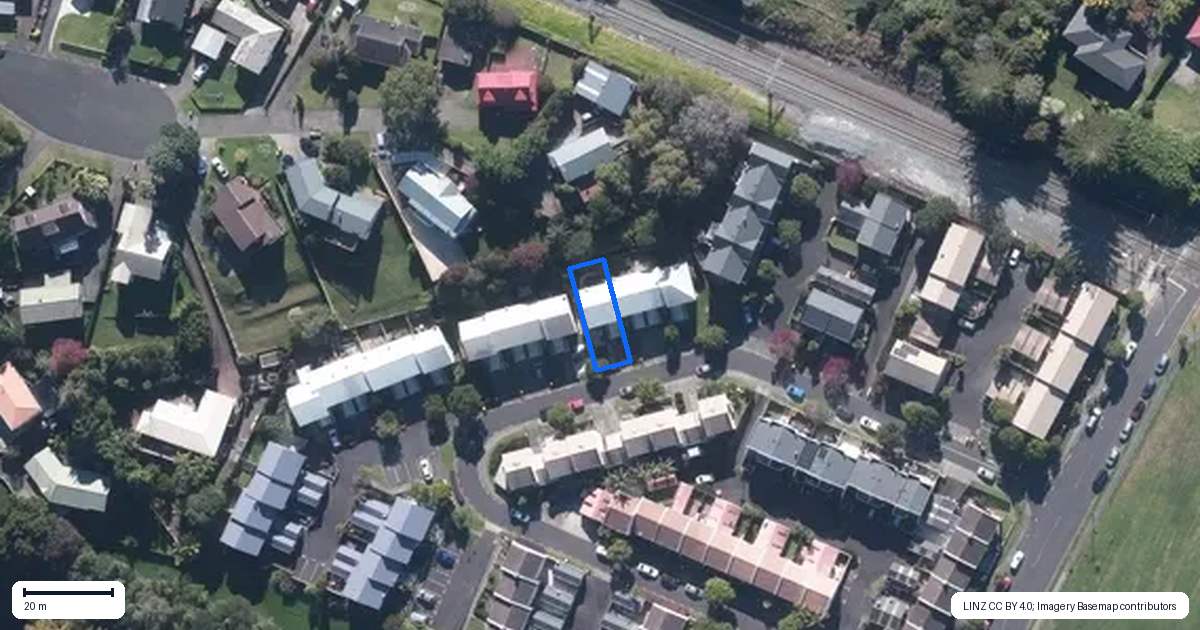 Property context map for 37 Winery Way, Henderson, Auckland