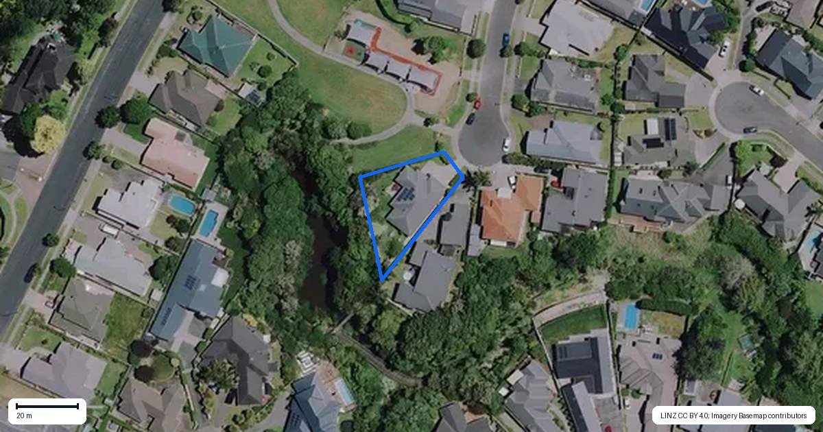 Property context map for 18 Azure Place, Huntington, Hamilton