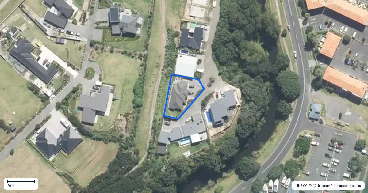 Property context map for 18 Pleasant Way, Matakatia, Whangaparaoa