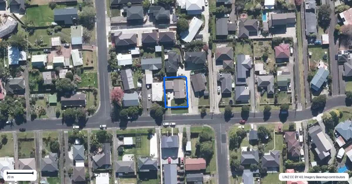 Property context map for 16 Rewarewa Road, Te Atatu Peninsula, Auckland