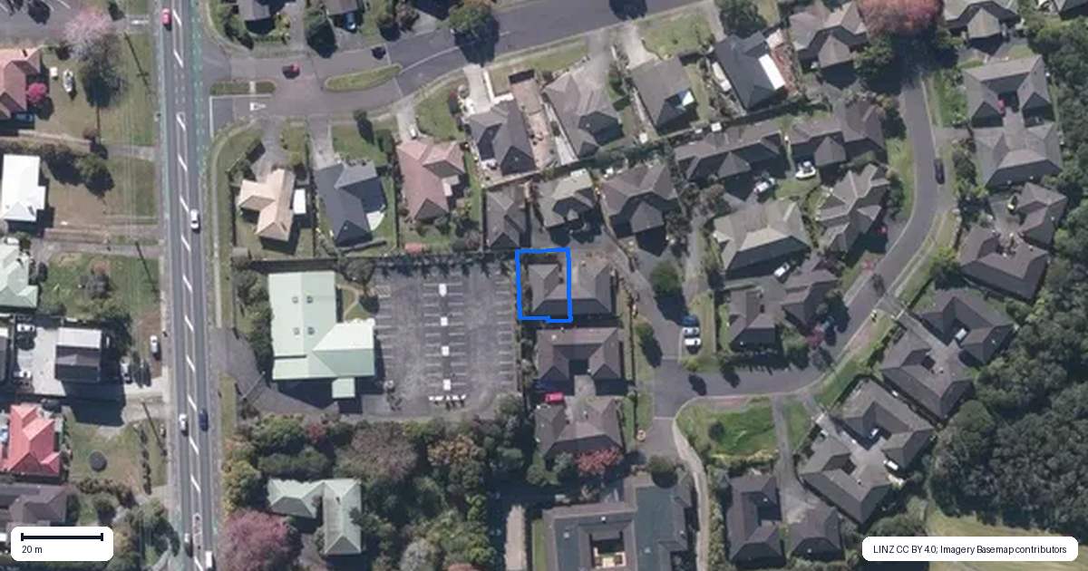 Property context map for 33 Regents Park Place, Westgate, Auckland