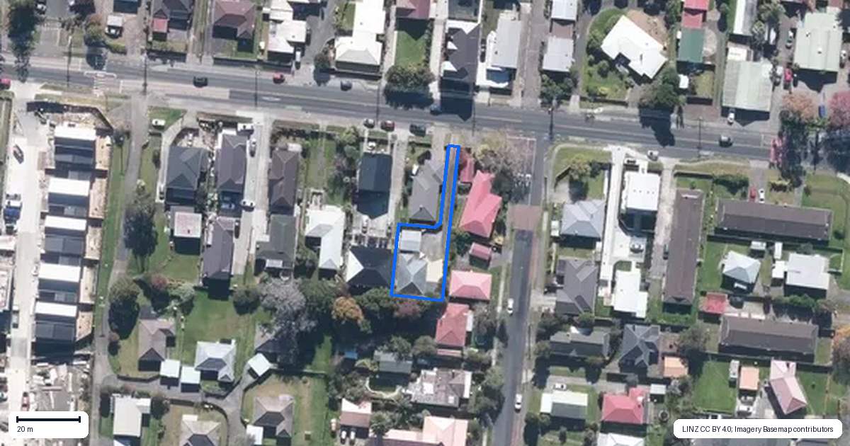 Property context map for 12 Pomaria Road, Henderson, Auckland