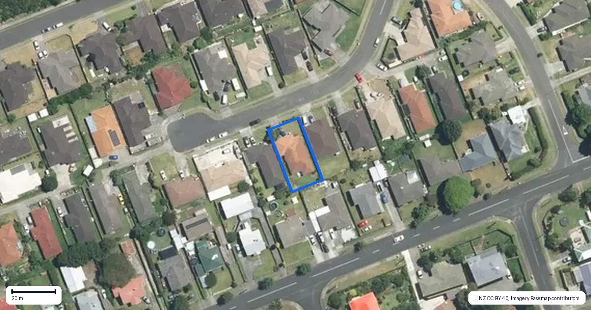 Property context map for 16 Maadi Place, Papakura