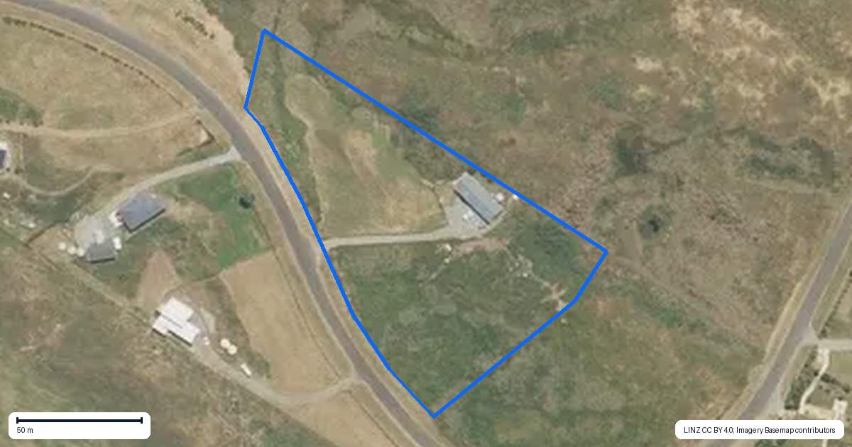 Property context map for 118 Strathnaver Drive, Waikawa Beach, Manakau