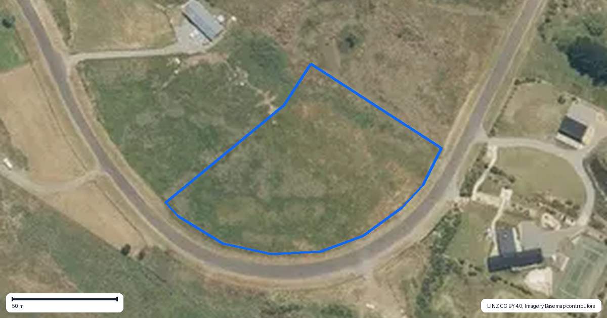 Property context map for 92 Strathnaver Drive, Waikawa Beach, Manakau
