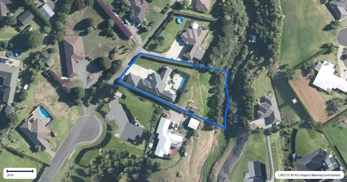 Property context map for 12 Calderwood Close, Waiuku