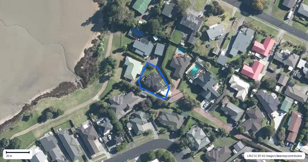 Property context map for 114F Sandspit Road, Waiuku