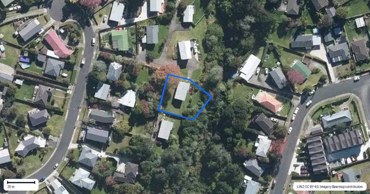 Property context map for 85C Fairclough Road, Beach Haven, Auckland
