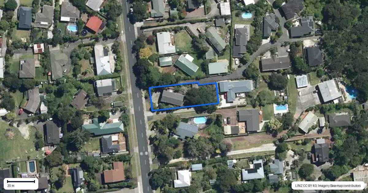 Property context map for 42 Konini Road, Titirangi, Auckland