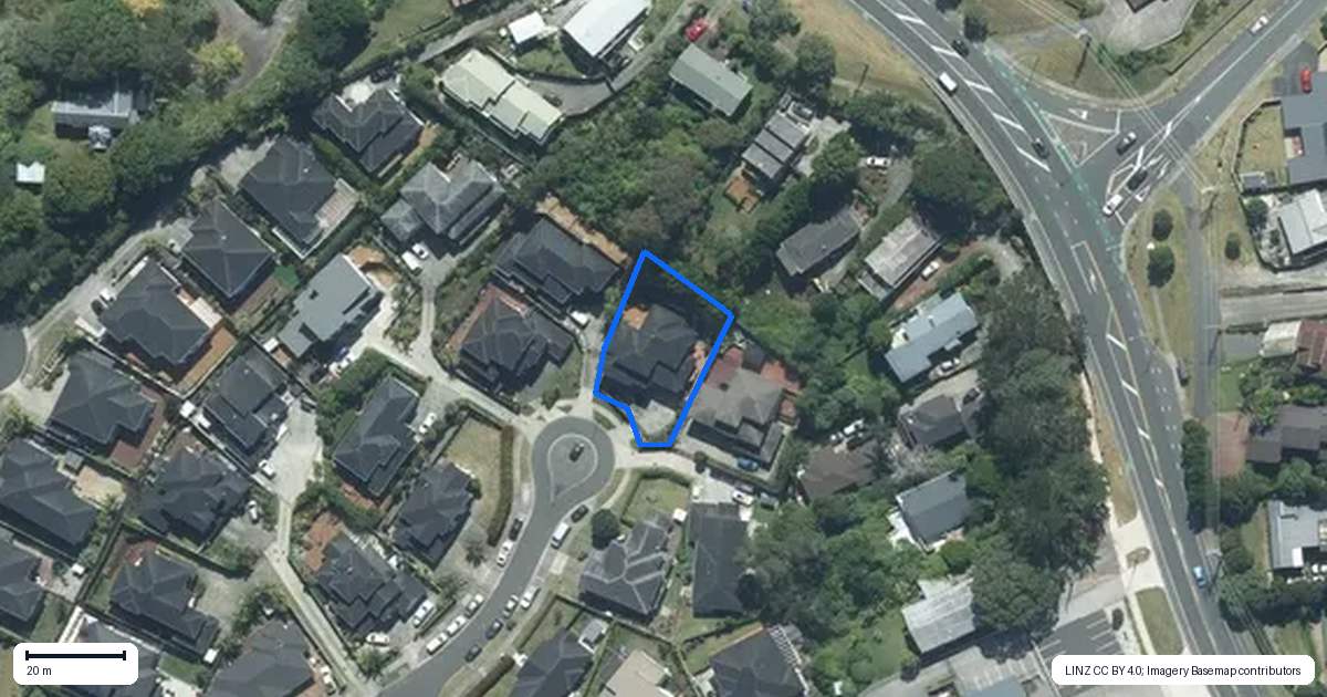 Property context map for 33 Corricvale Way, Northcross, Auckland