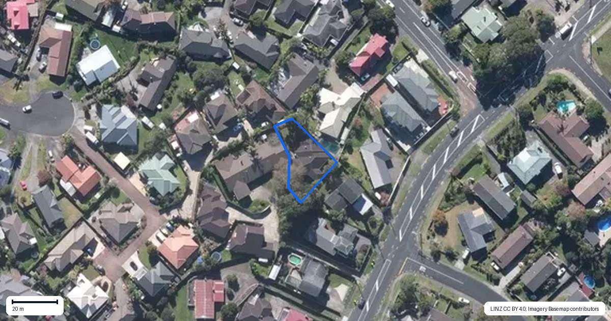 Property context map for 77G Sturges Road, Henderson, Auckland