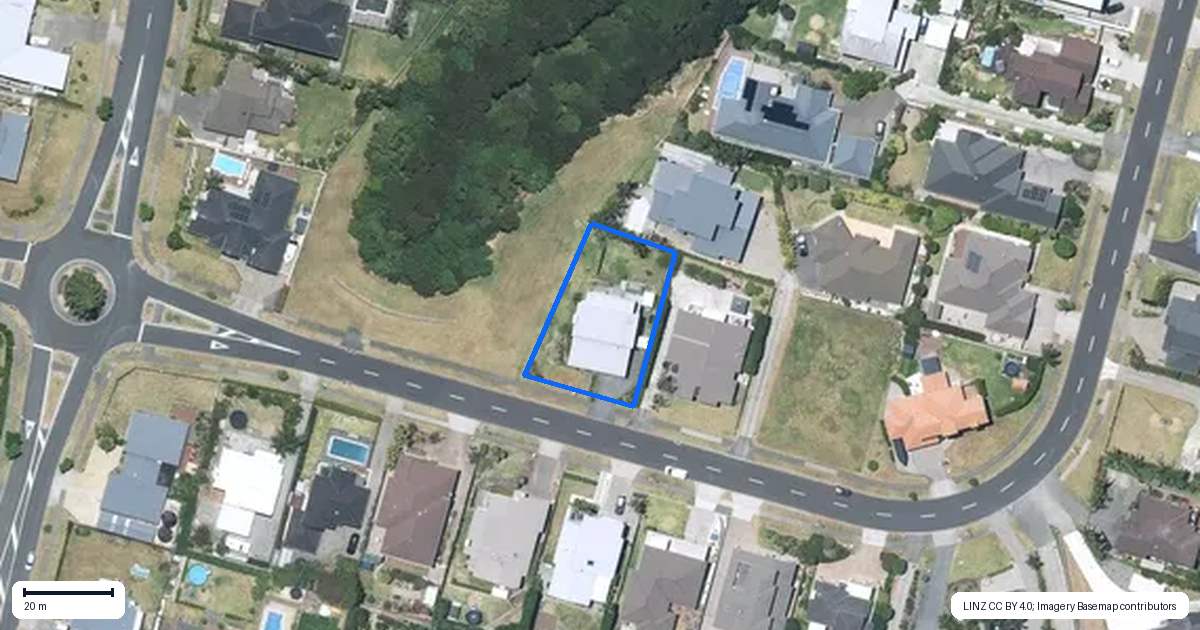Property context map for 8 Liberty Crescent, Beachlands, Auckland