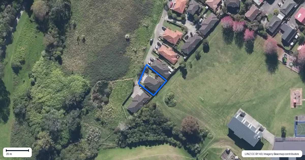 Property context map for 70 Garelja Road, Henderson, Auckland