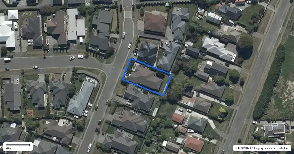 Property context map for 28 Holiday Drive, Mairehau, Christchurch
