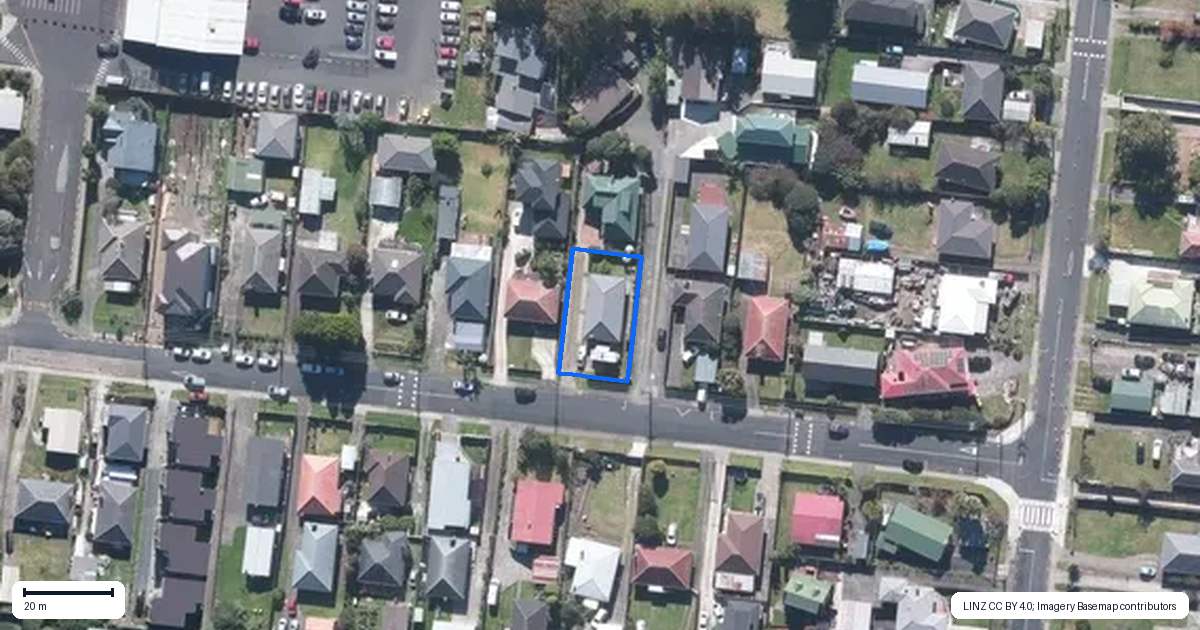 Property context map for 32 Edwards Avenue, Henderson, Auckland