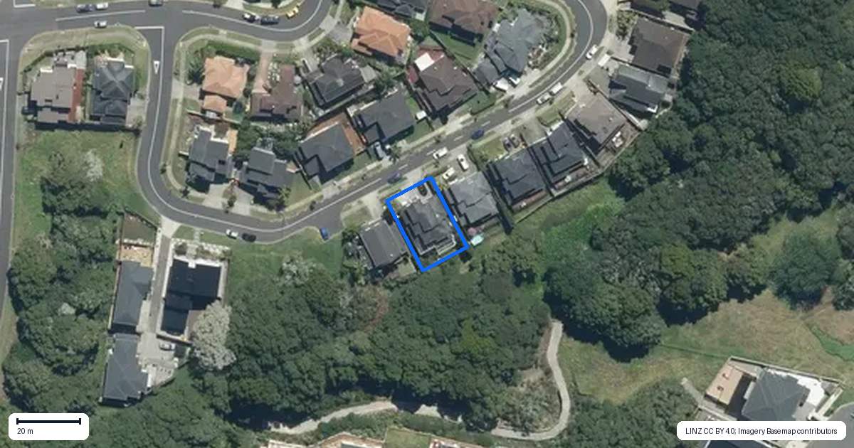 Property context map for 7 Lucca Crescent, Flat Bush, Auckland