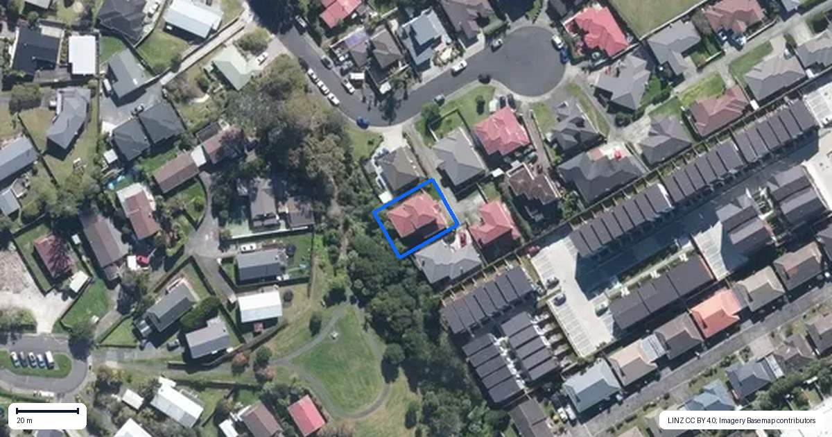 Property context map for 17 Edgewood Way, Henderson, Auckland