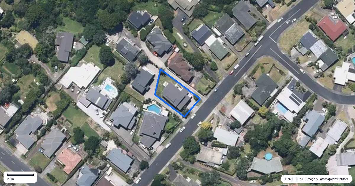 Property context map for 8C Castleton Drive, Howick, Auckland