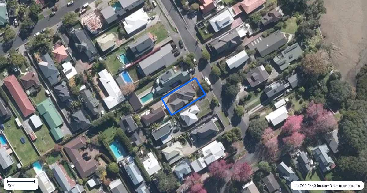 Property context map for 8 Lynch Street, Point Chevalier, Auckland