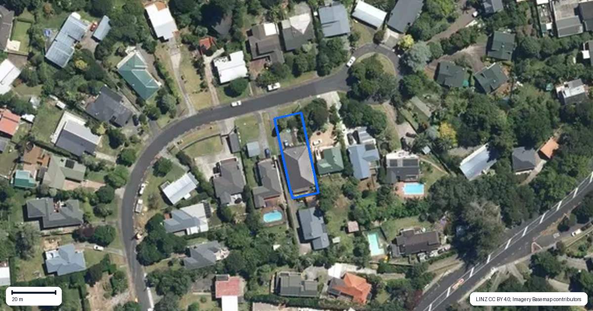 Property context map for 11A Deane Avenue, Titirangi, Auckland