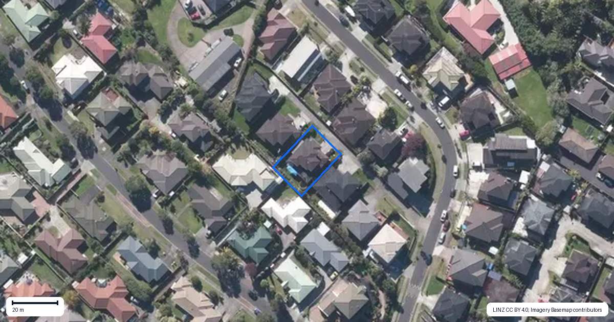 Property context map for 16 Midhurst Avenue, Henderson, Auckland