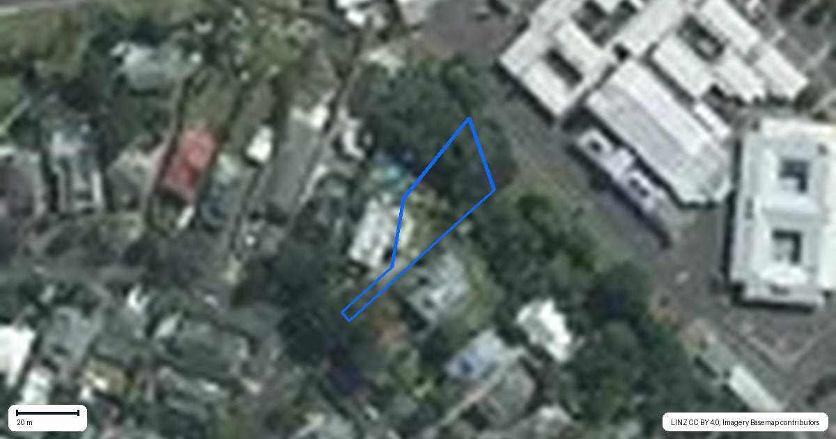 Property context map for 16 Waterview Road, Stanley Point, Auckland