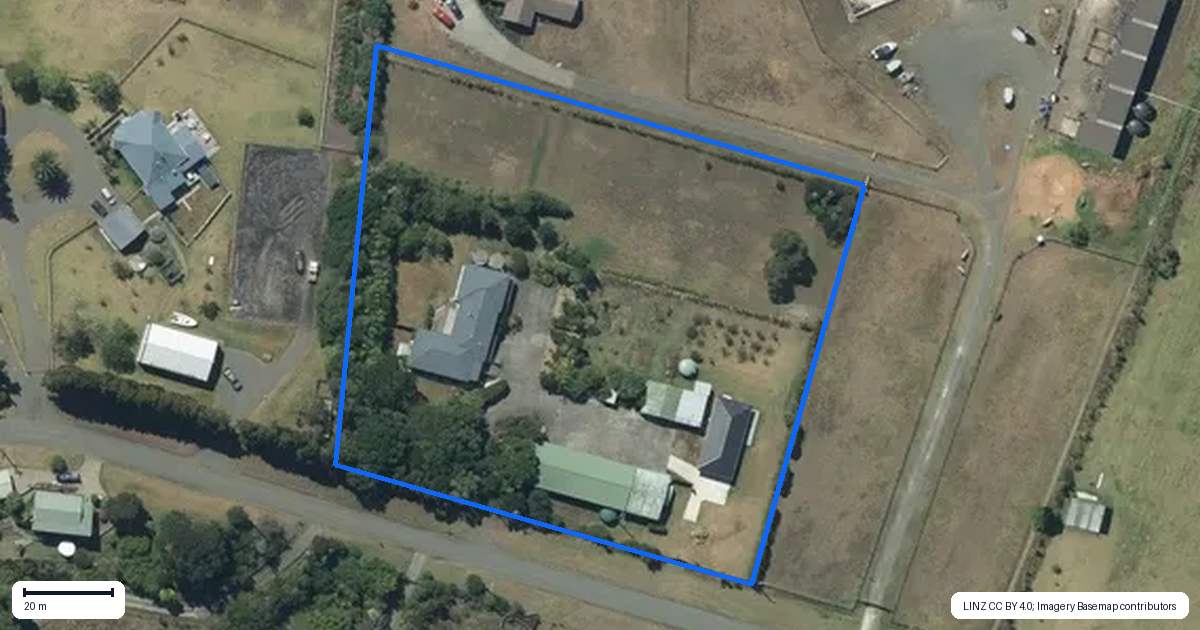 Property context map for 90 Hamilton Road, Waimauku