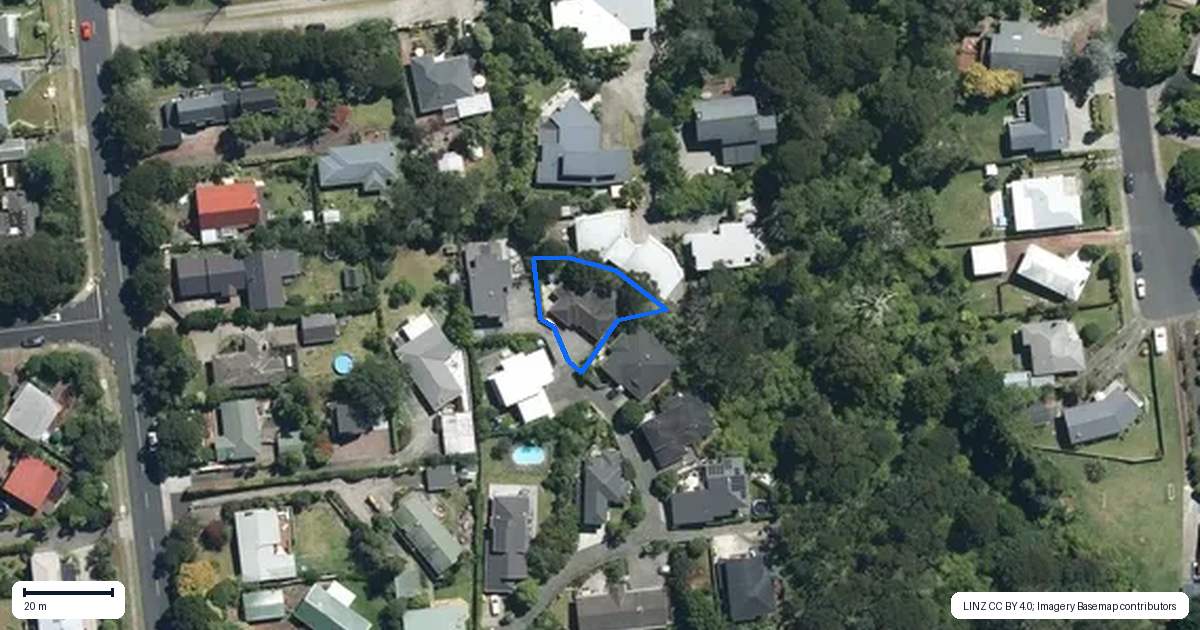 Property context map for 40H Konini Road, Titirangi, Auckland