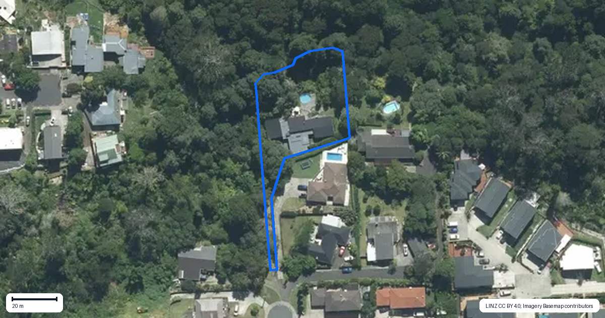 Property context map for 35 Aorangi Place, Birkenhead, Auckland