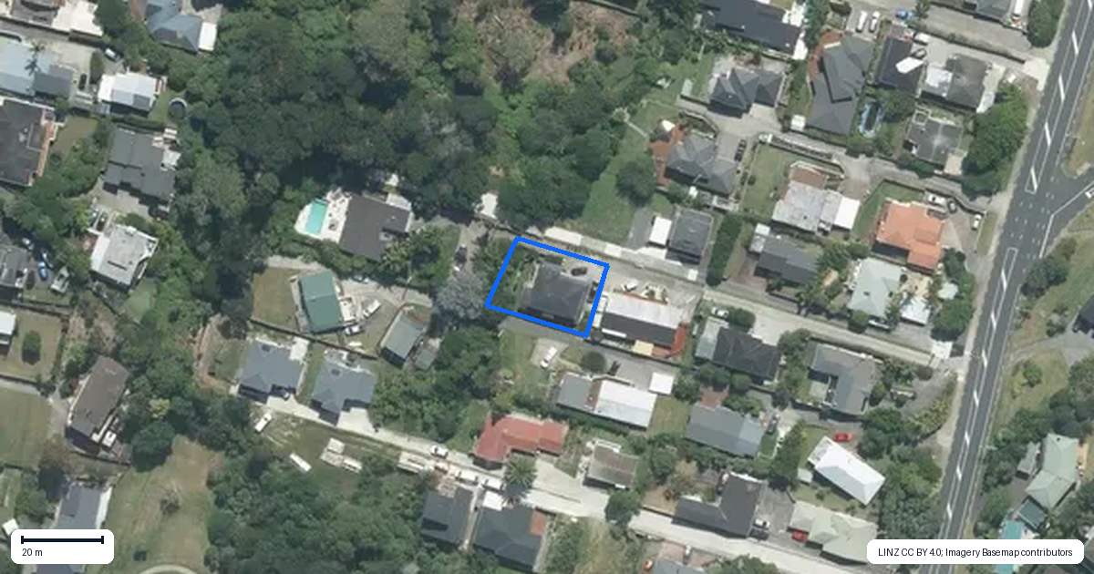 Property context map for 666B Beach Road, Browns Bay, Auckland