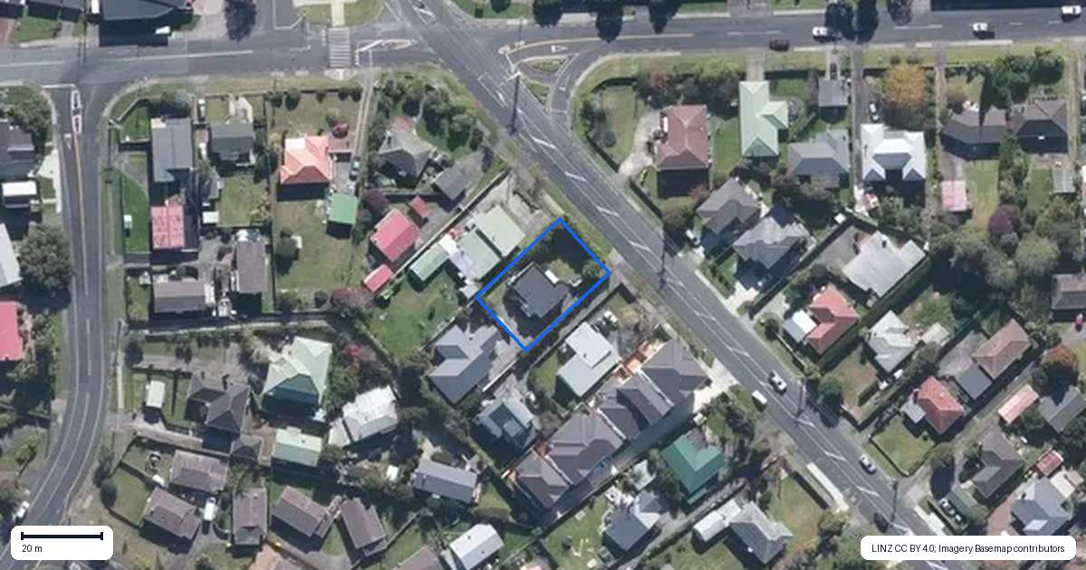 Property context map for 688 Te Atatu Road, Te Atatu Peninsula, Auckland