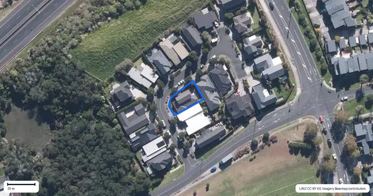 Property context map for 7 Waiarohia Place, Hobsonville, Auckland