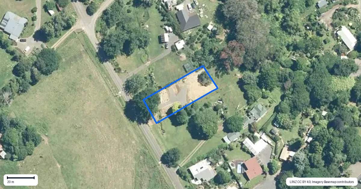 Property context map for 28 County Road, Paeroa