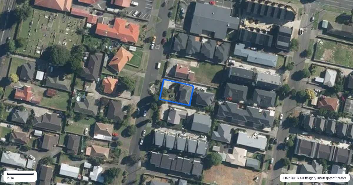 Property context map for 8 Ropata Avenue, Point England, Auckland