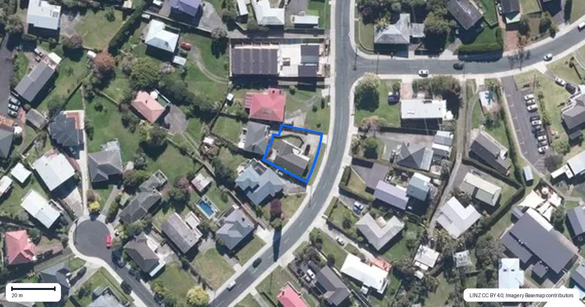 Property context map for 30A Tiroroa Avenue, Te Atatu South, Auckland