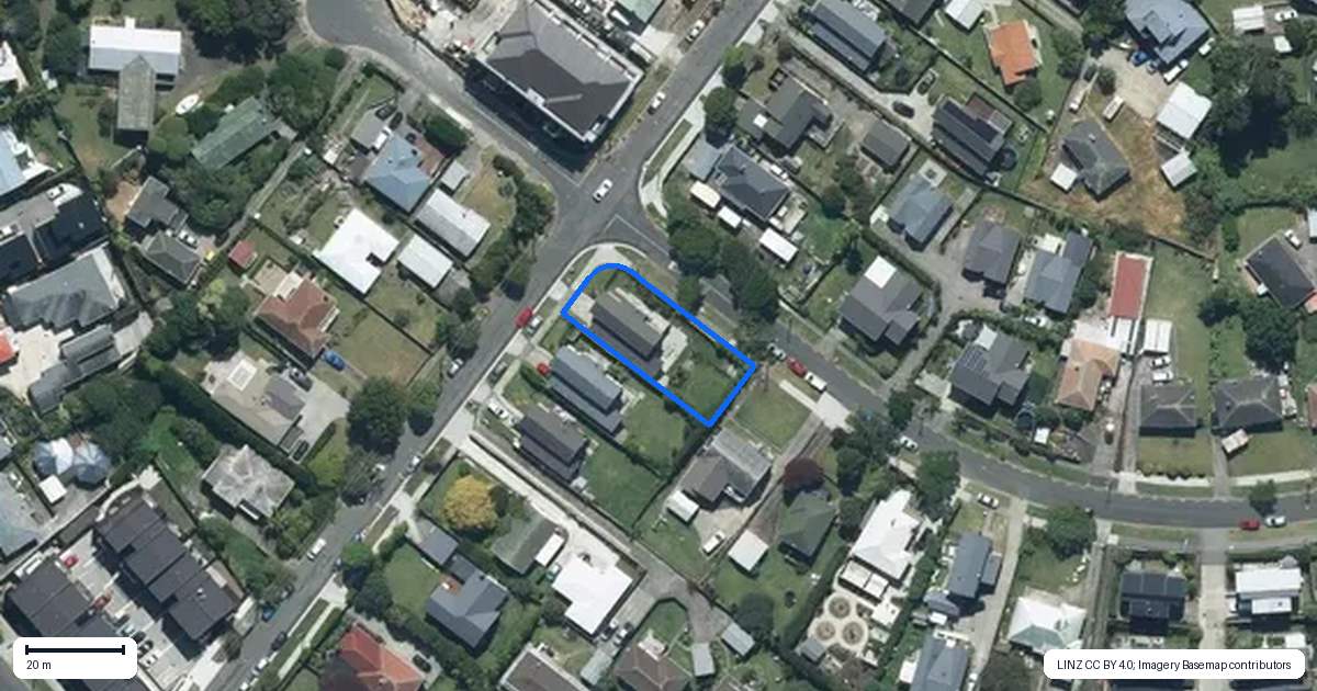 Property context map for 13 Castledine Crescent, Glen Innes, Auckland