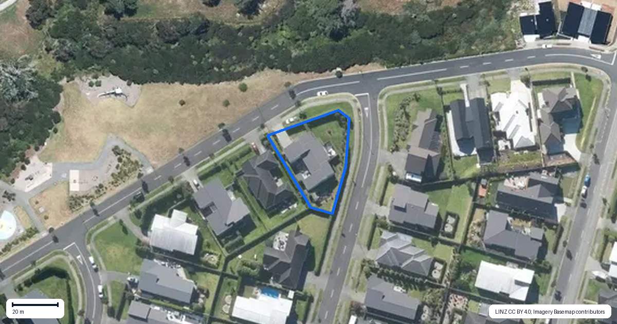 Property context map for 39 Kahawairahi Drive, Beachlands, Auckland