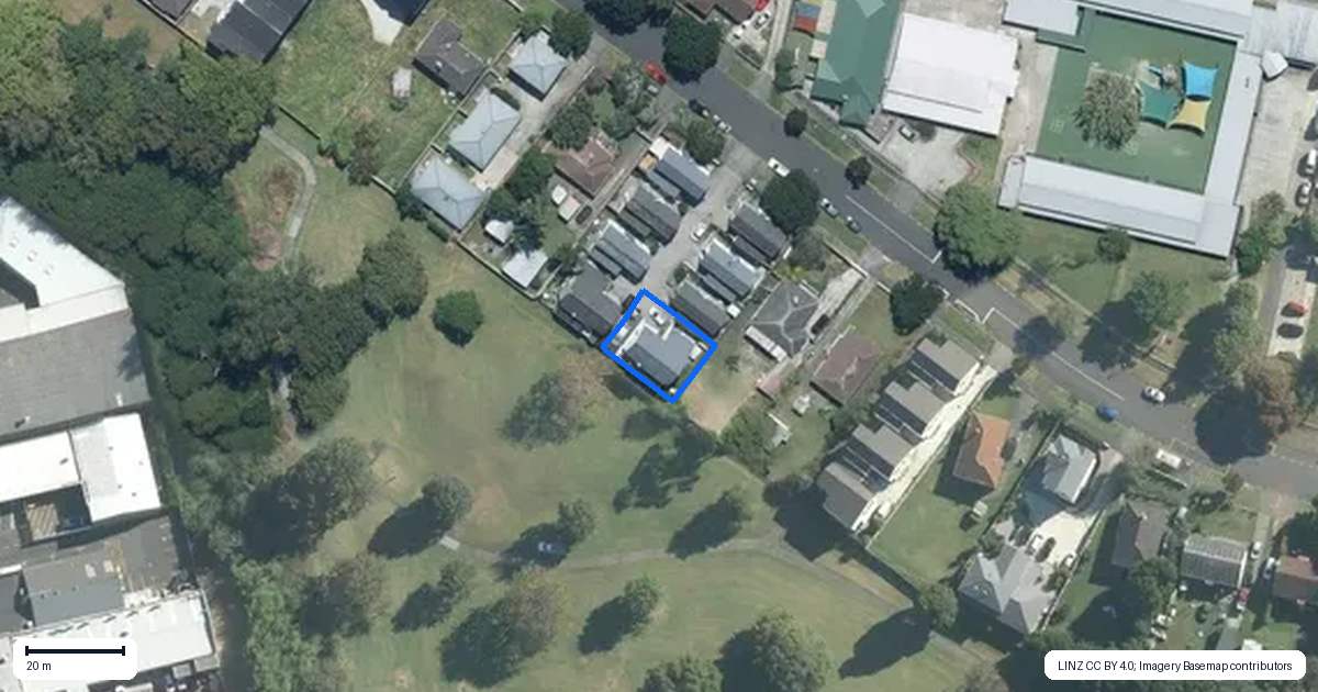 Property context map for 31D Eastview Road, Glen Innes, Auckland