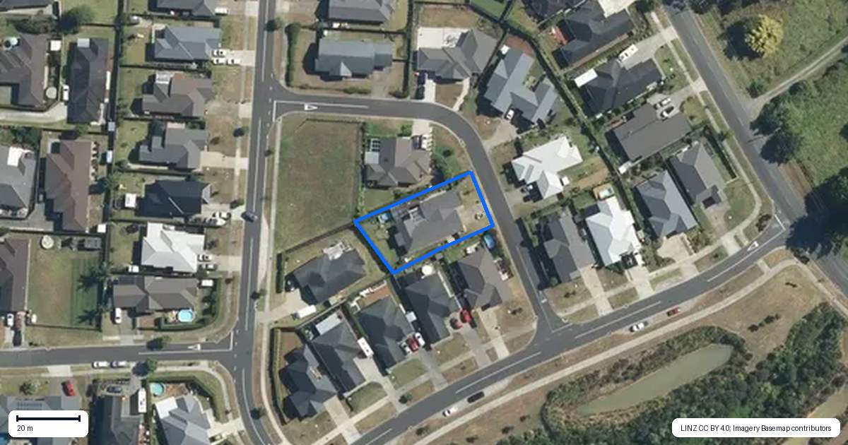 Property context map for 8E Huarahi Pai Road, Huapai, Kumeu
